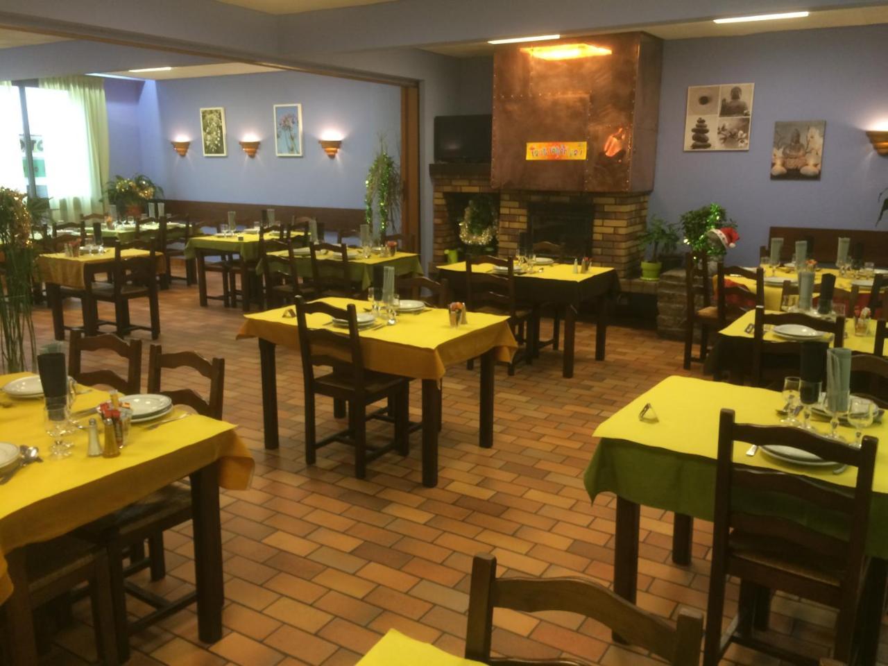 Hotel Restaurant L'Agapanthe Pont-de-Salars المظهر الخارجي الصورة
