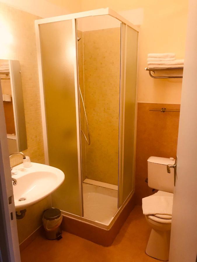 Hotel Restaurant L'Agapanthe Pont-de-Salars المظهر الخارجي الصورة